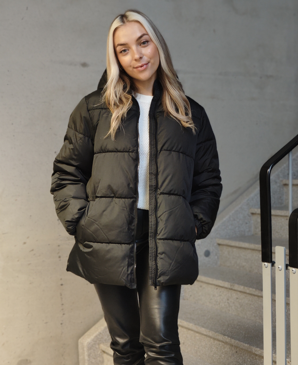 PCMADDIE Puffer - Black