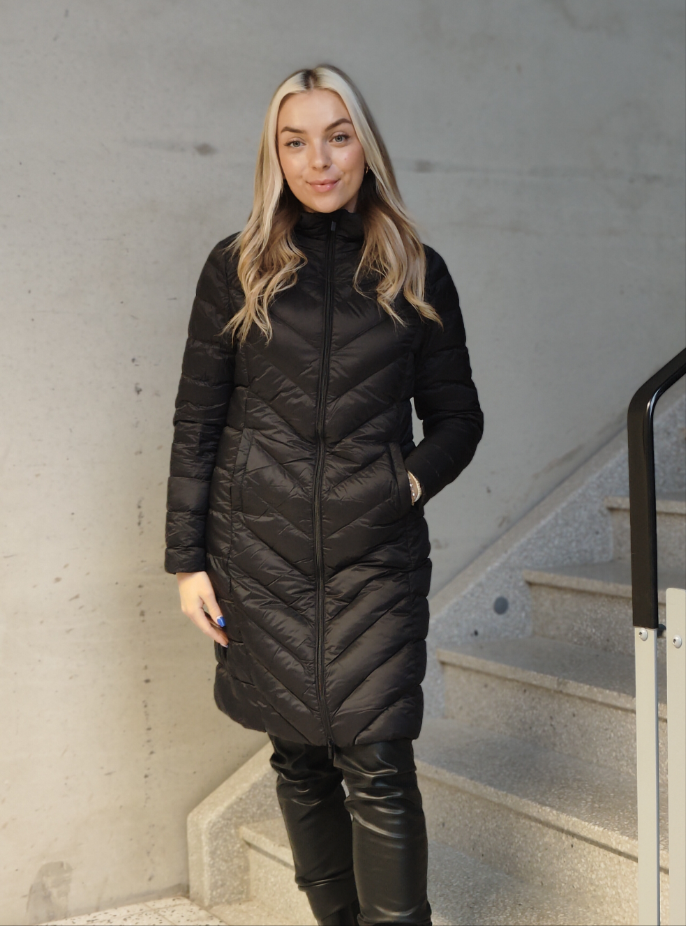 VIMANYANA Coat - Black