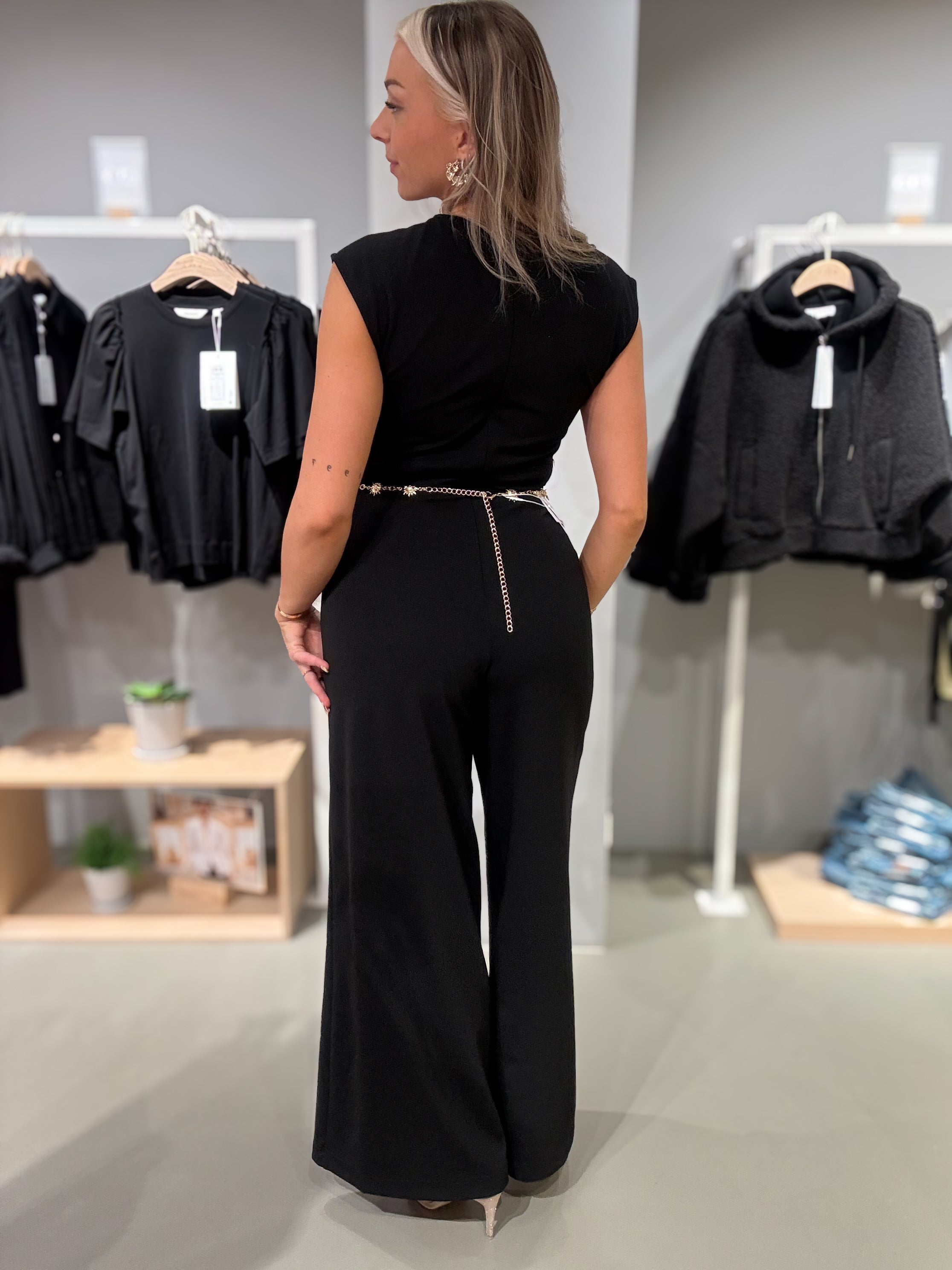 VIPEBA Wholesuit - Black