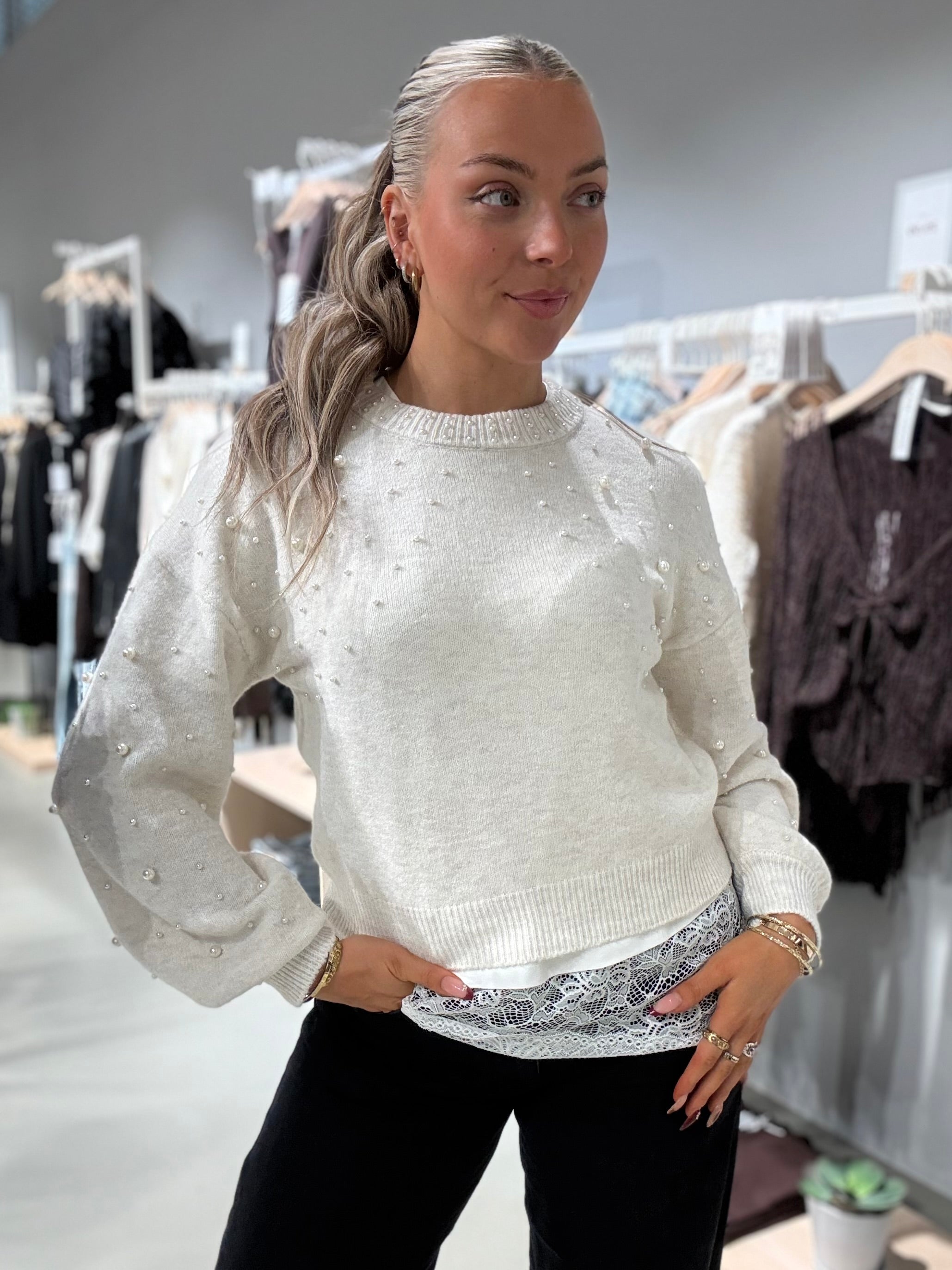 VIKAIA Pullover - Super Light Natural Melan
