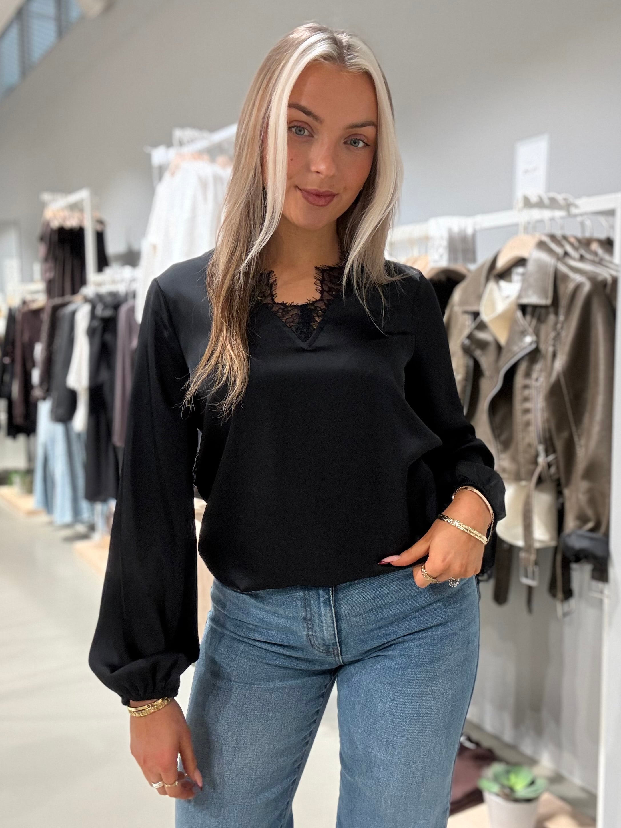 VIENNA Top - Black Beauty