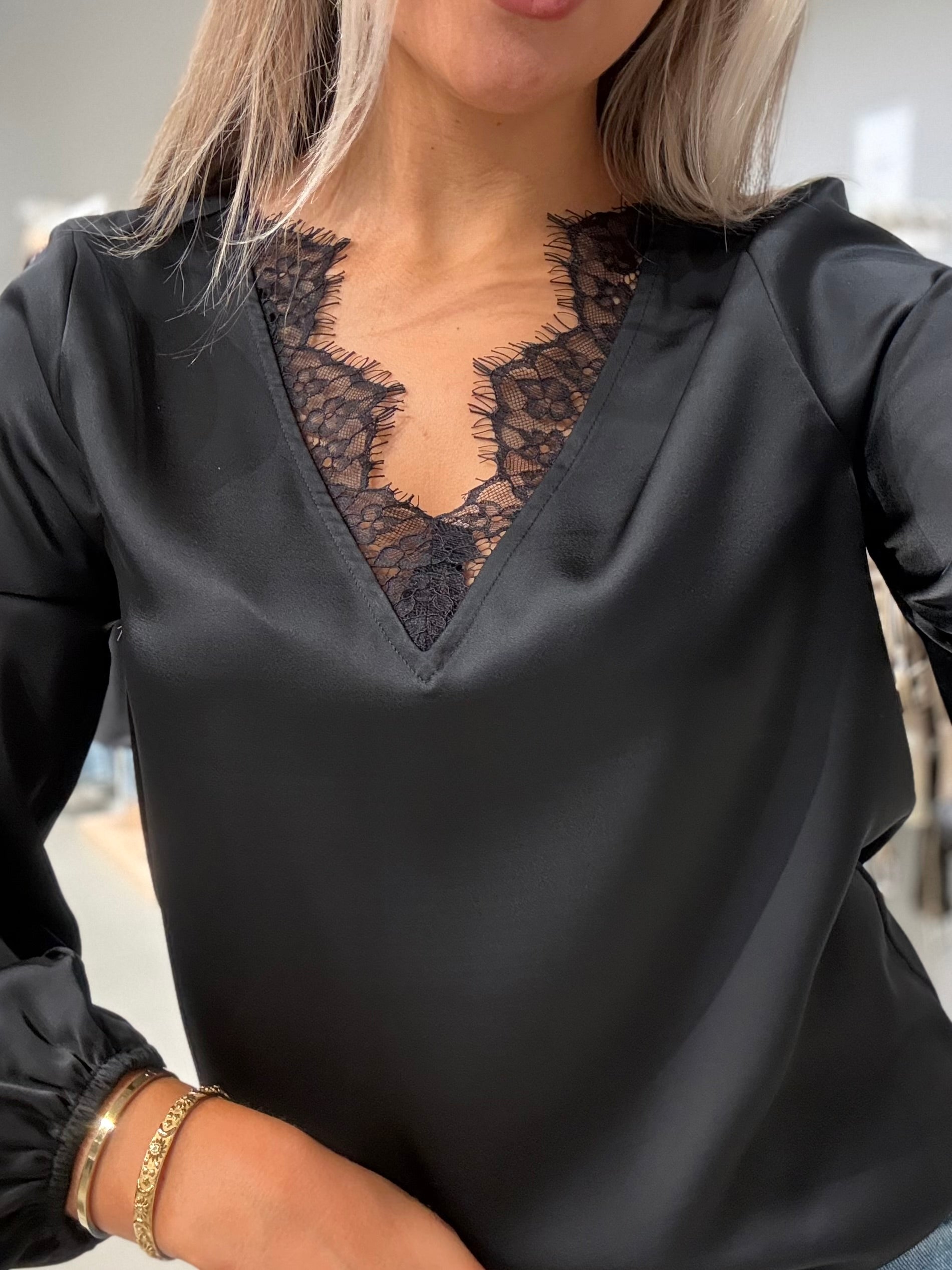 VIENNA Top - Black Beauty
