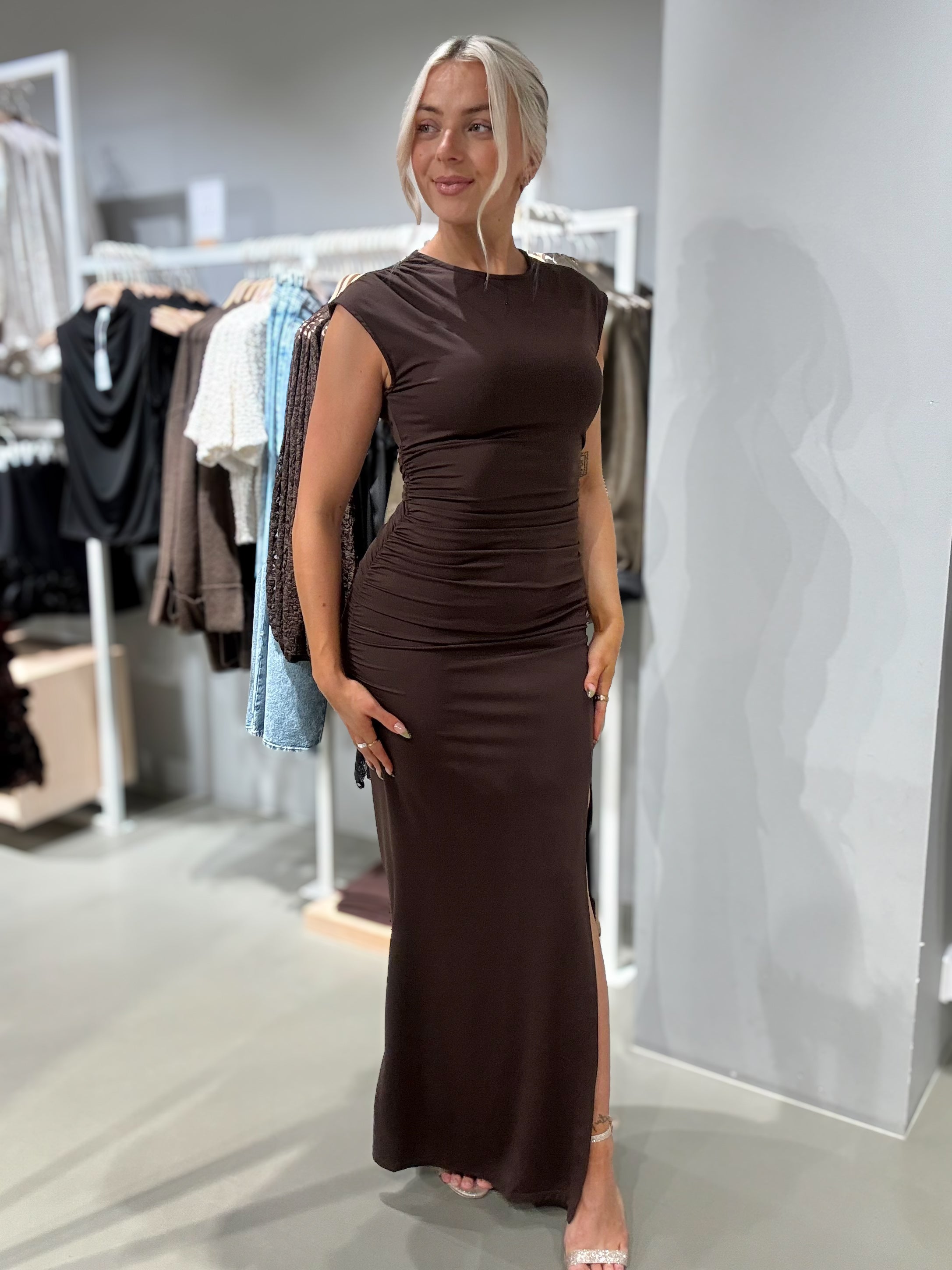 VIKENZA Midi Dress - Coffee Bean
