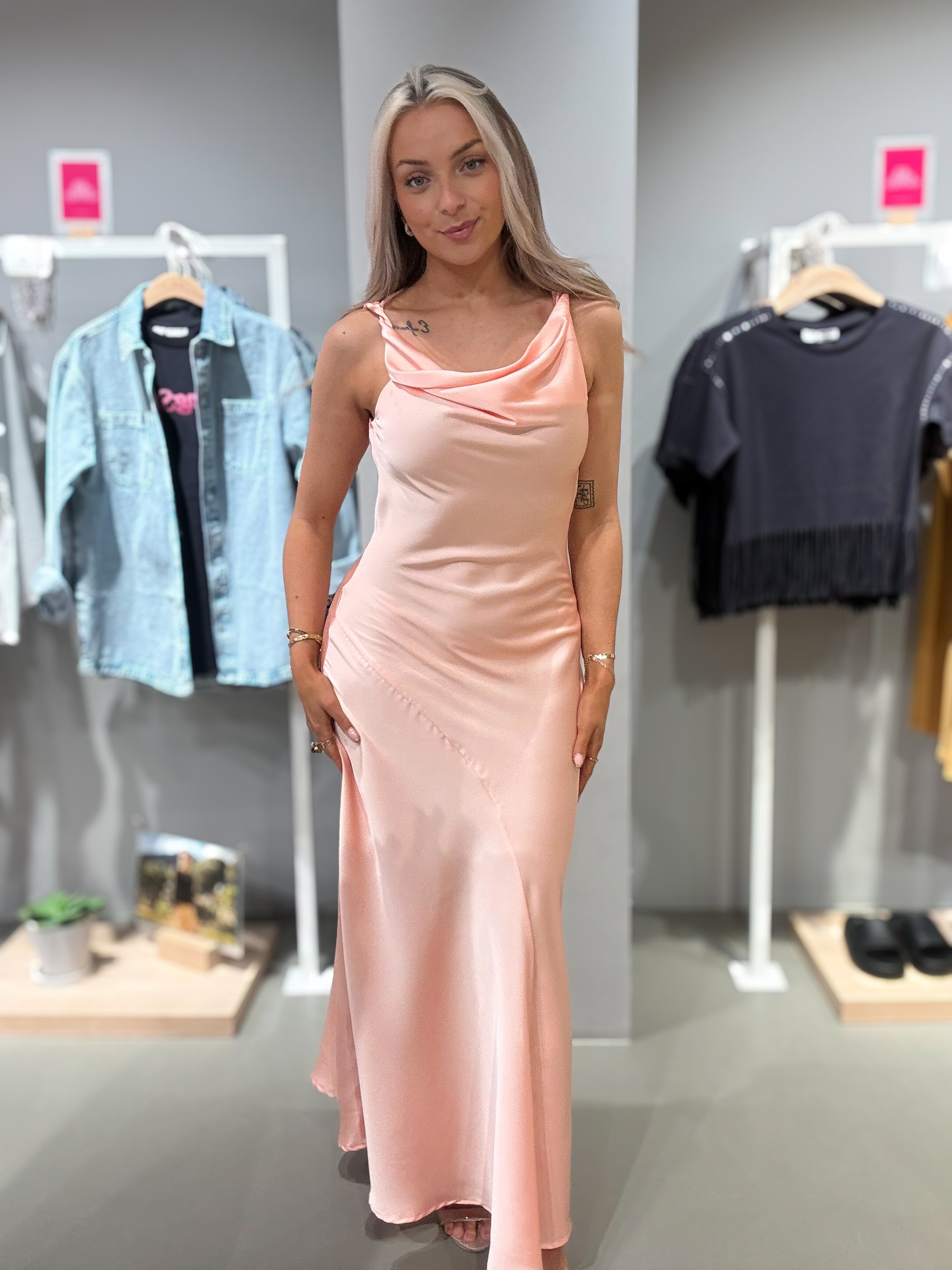 VIBEA Long Dress - Peach Parfait