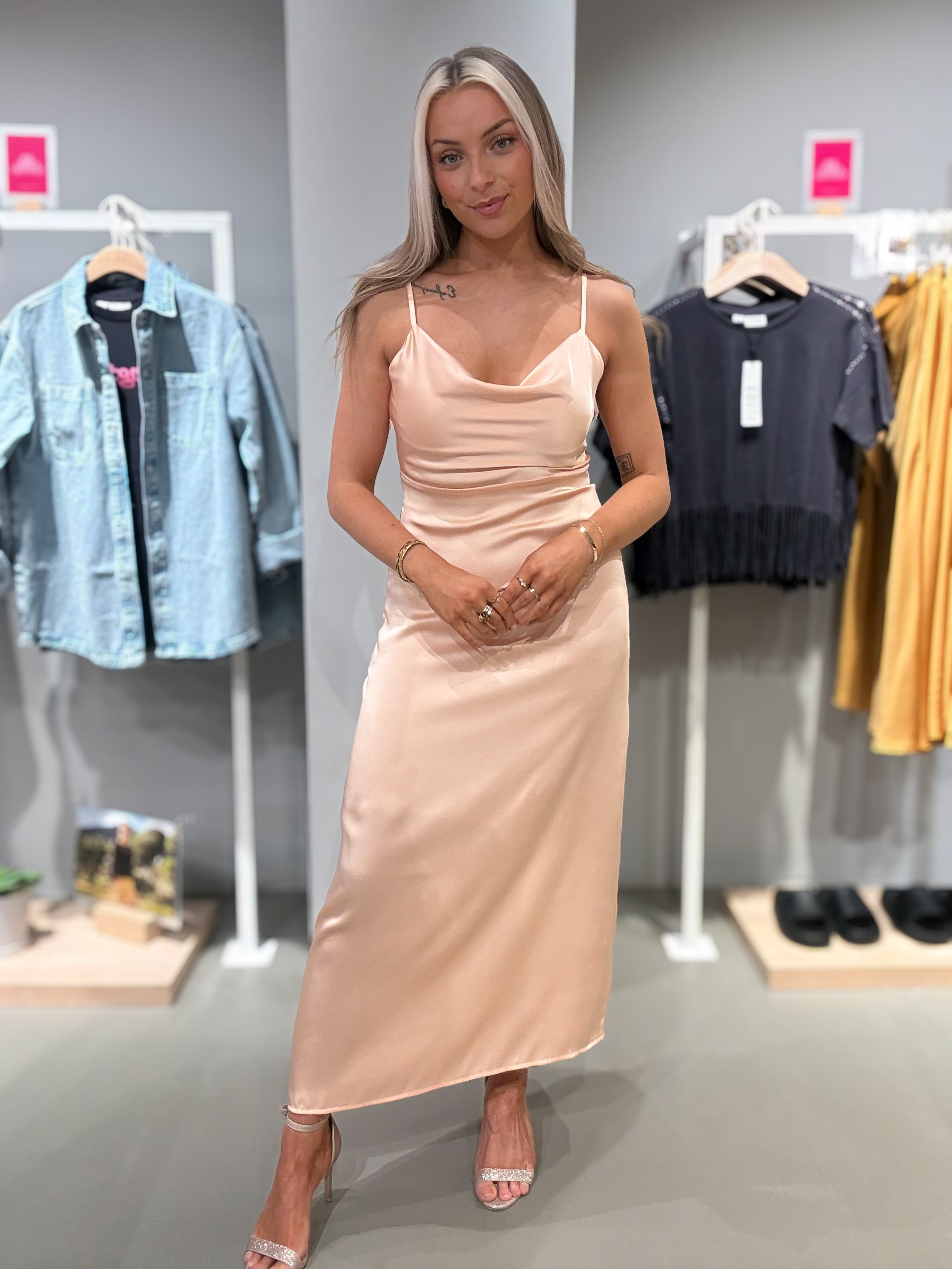 VIRAVENNA Long Dress - Peach Parfait