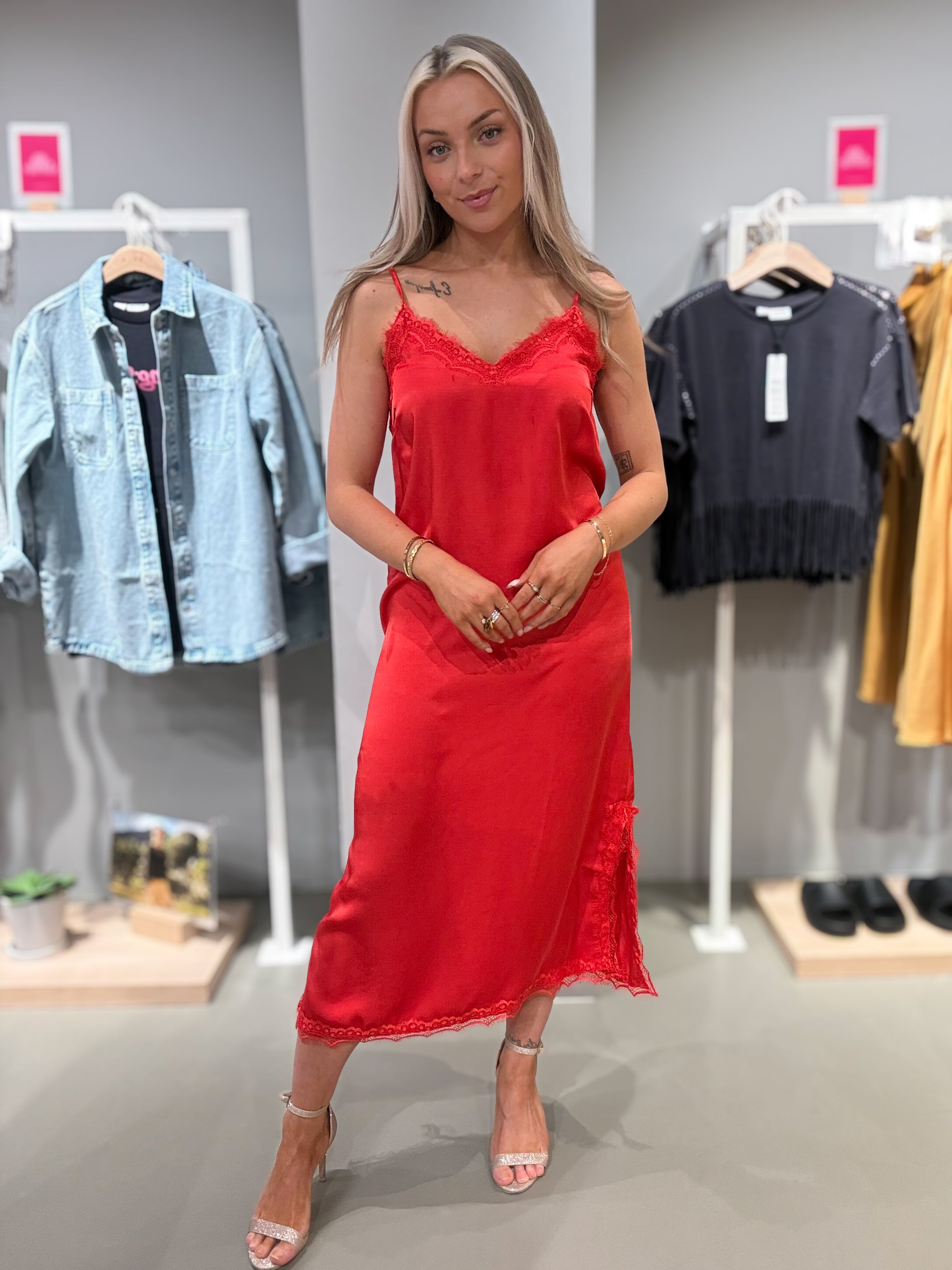 VILEA Midi Dress - Hibiscus