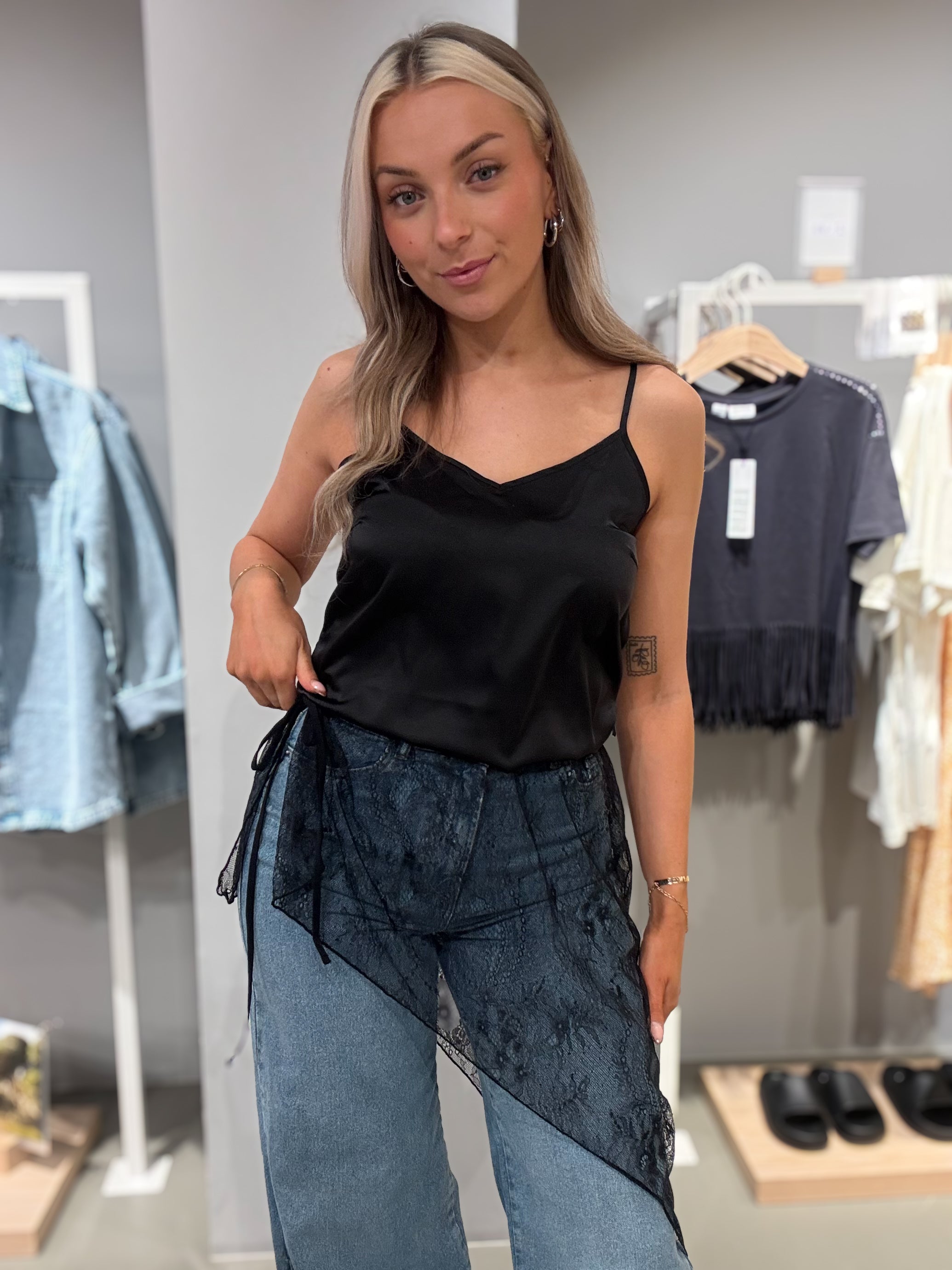 NMIDA Short Skirt - Black