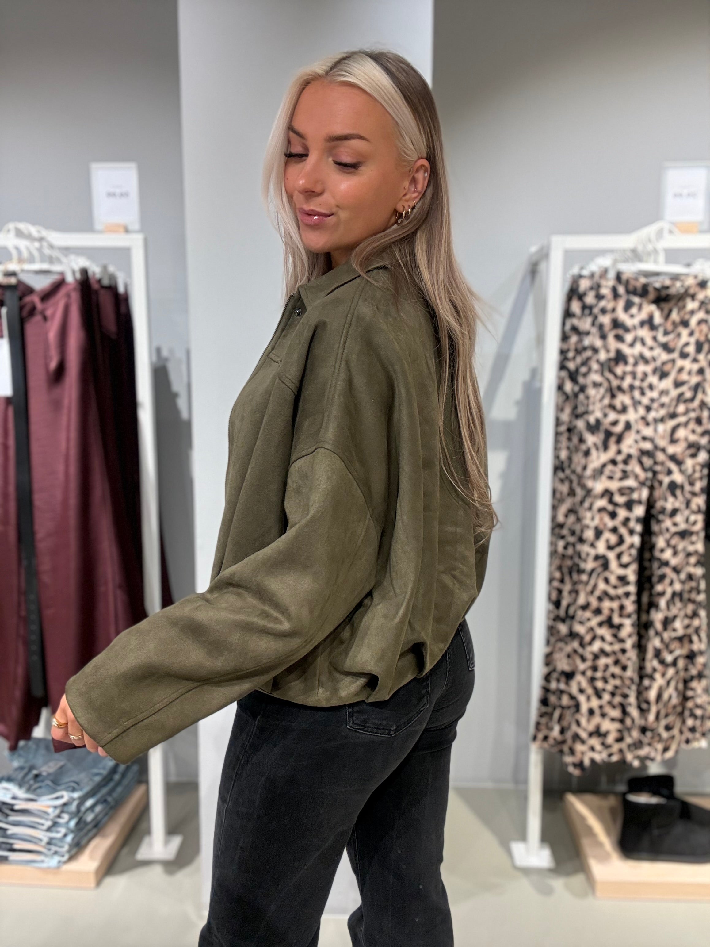 VIVIRAL Otw Bomber - Ivy Green