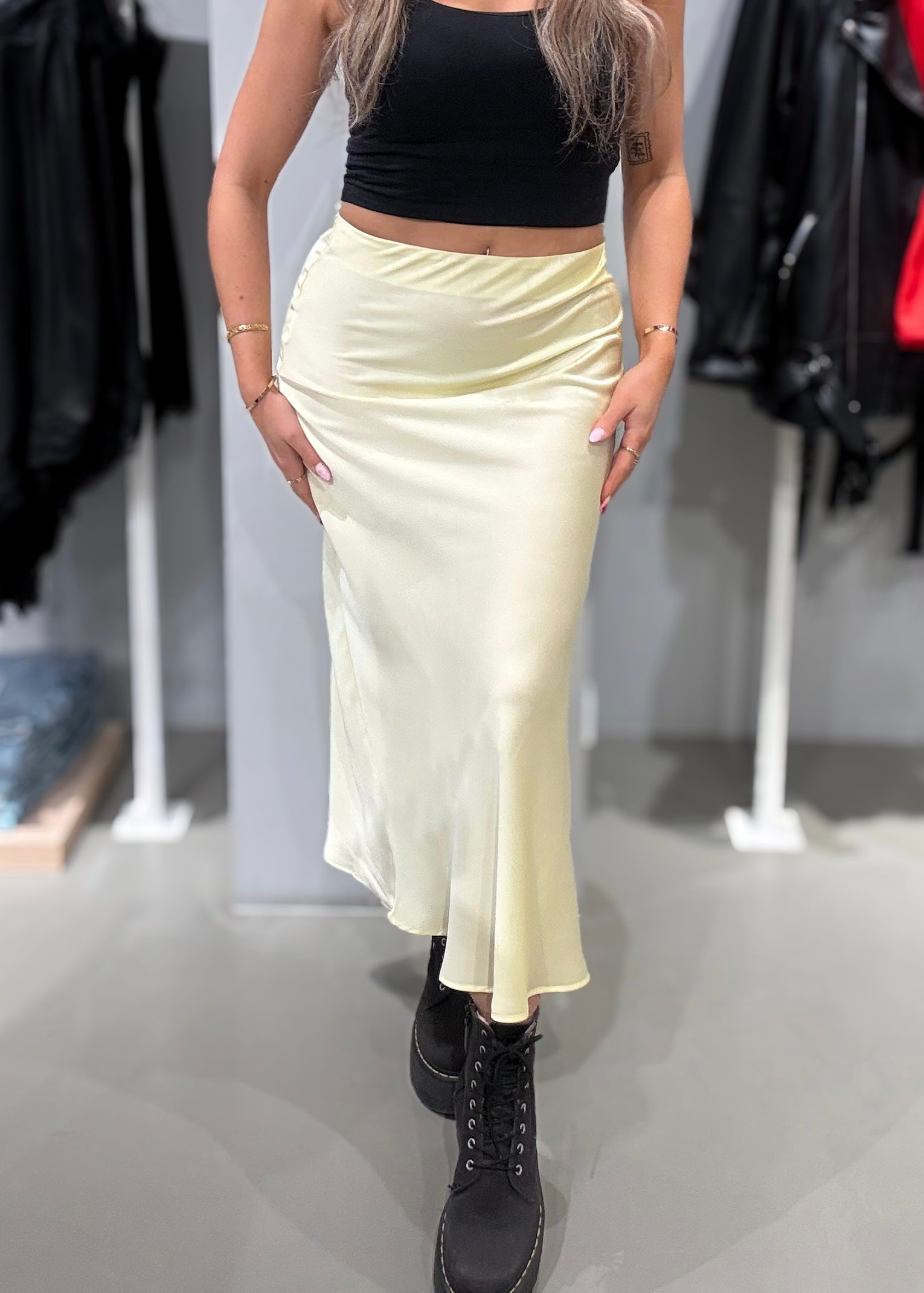 VIELLETTE Midi Skirt - Pastel Yellow