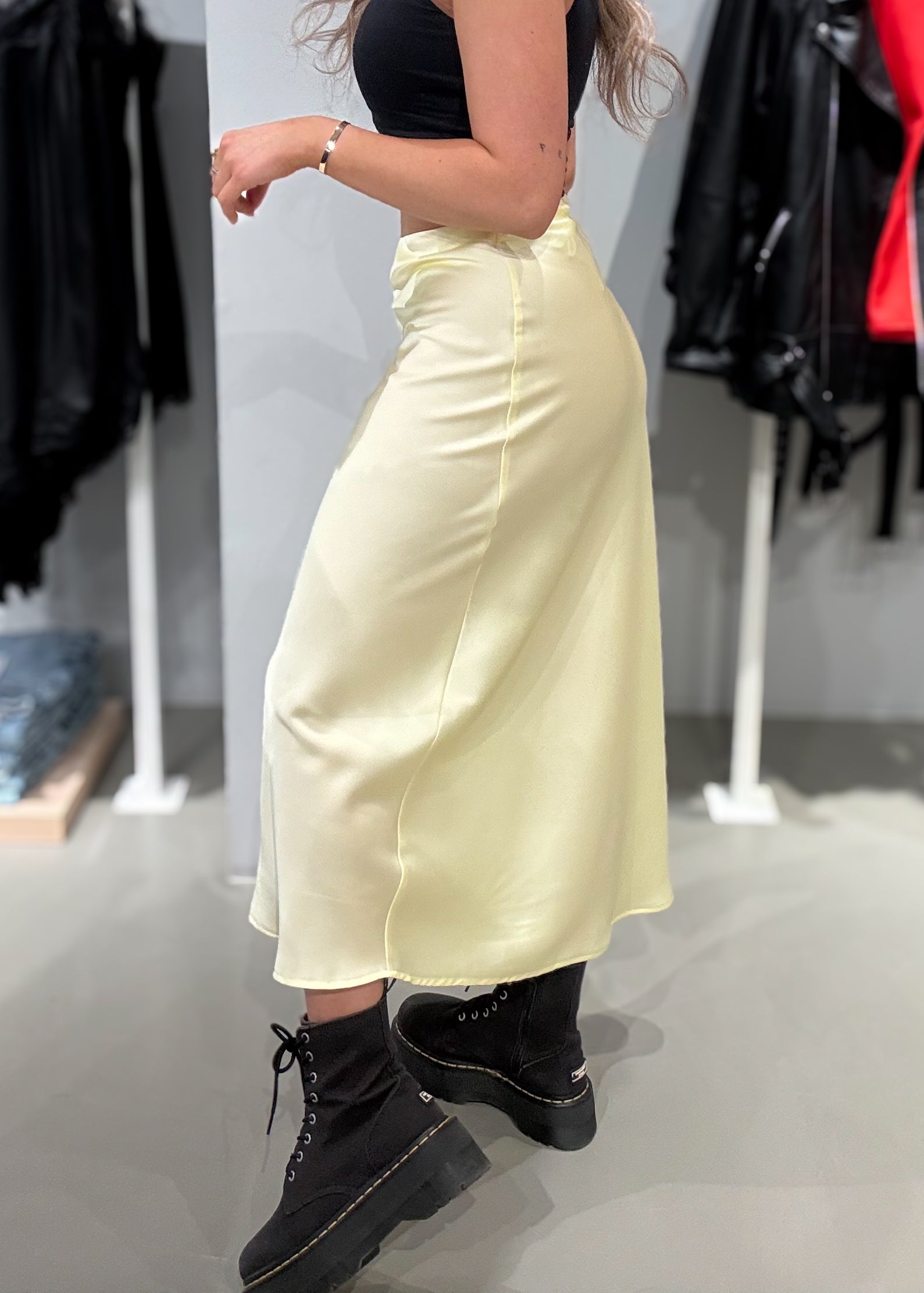 VIELLETTE Midi Skirt - Pastel Yellow