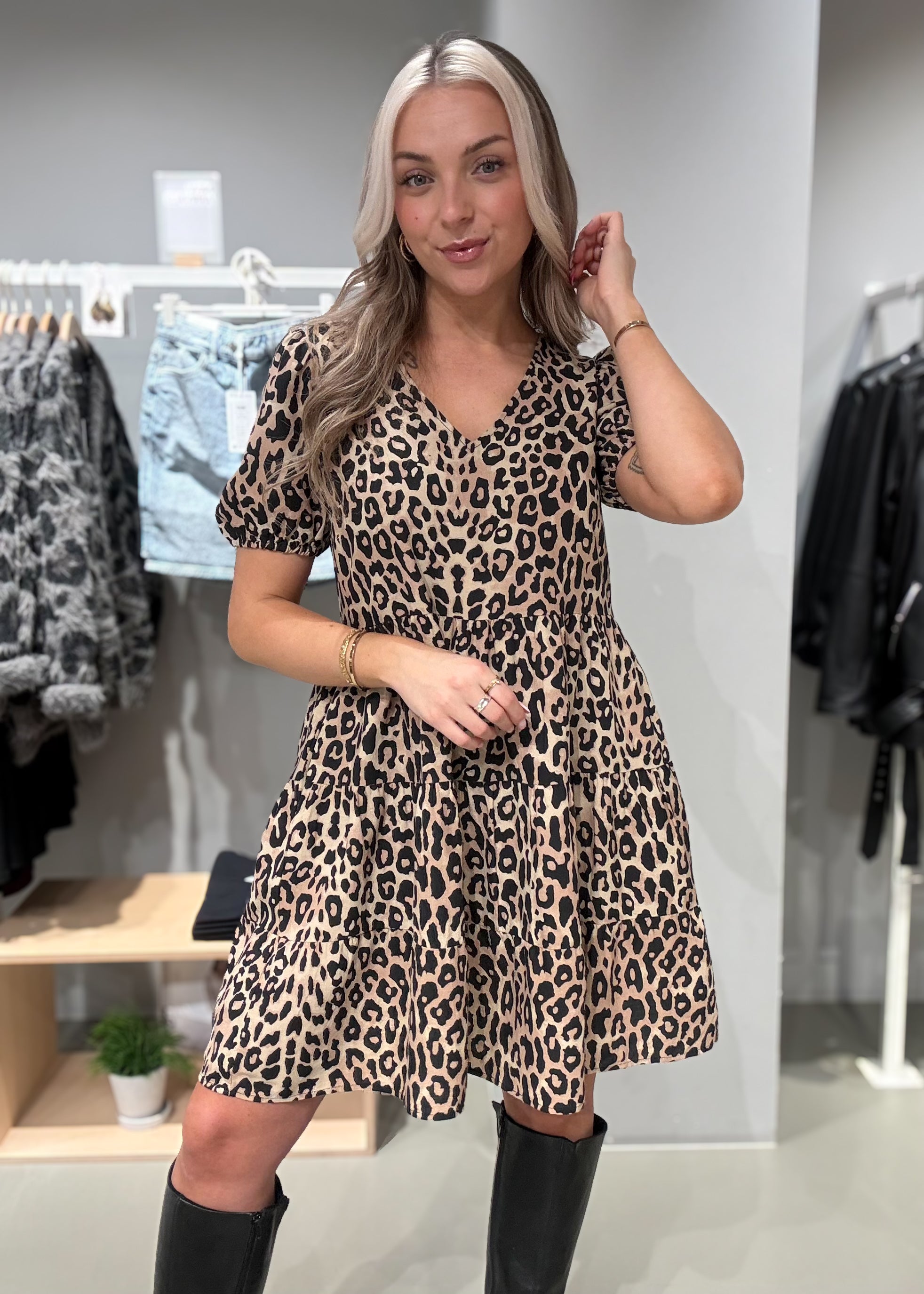 VIPRISILLA Short Dress - Birch