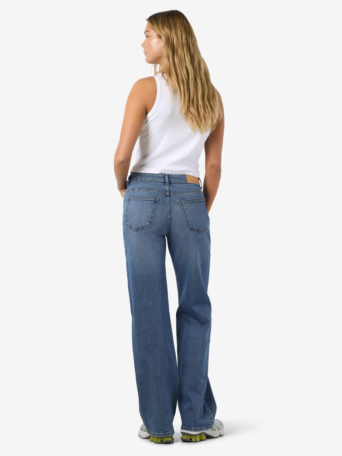 model_shot-front_full