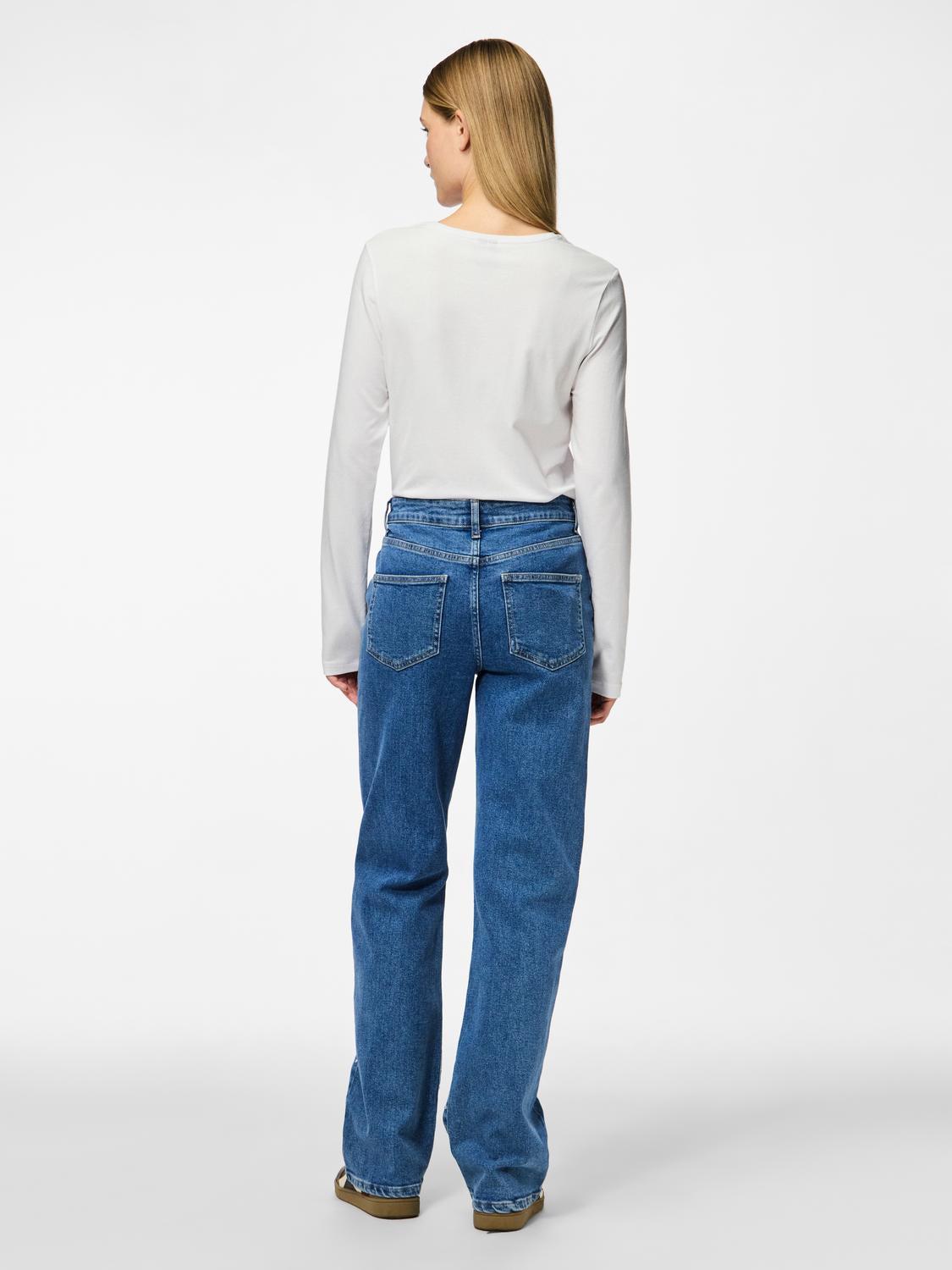 model_shot-back