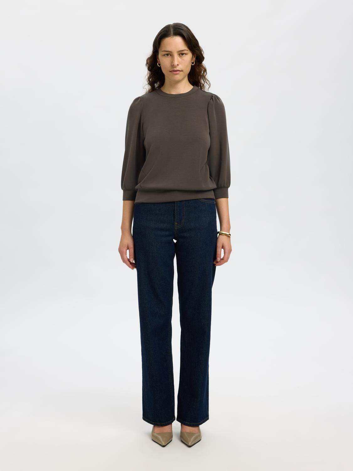 model_shot-front_full