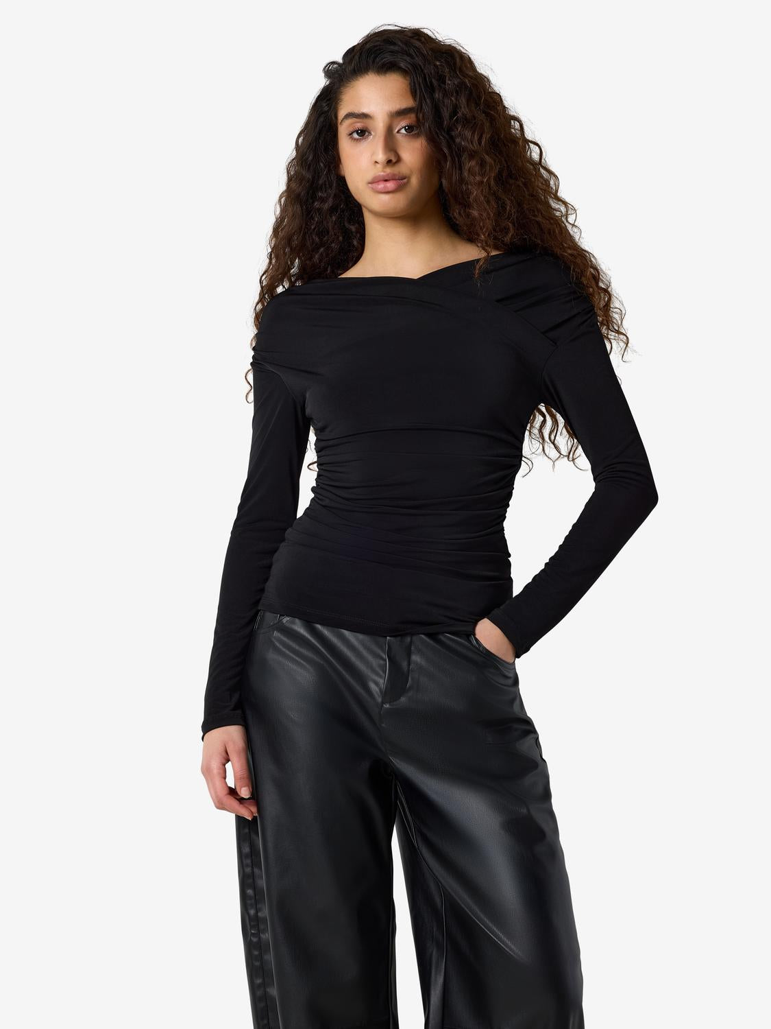 model_shot-front