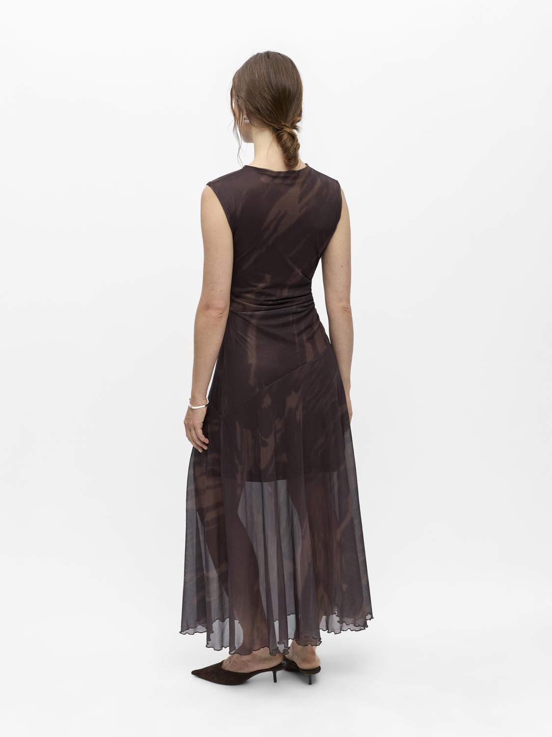 model_shot-back