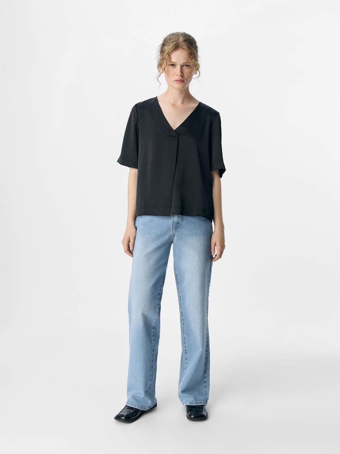 model_shot-front_full