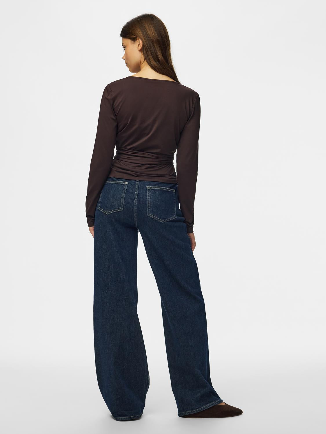 model_shot-back
