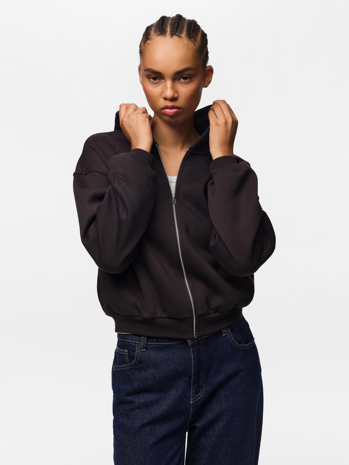 model_shot-creative