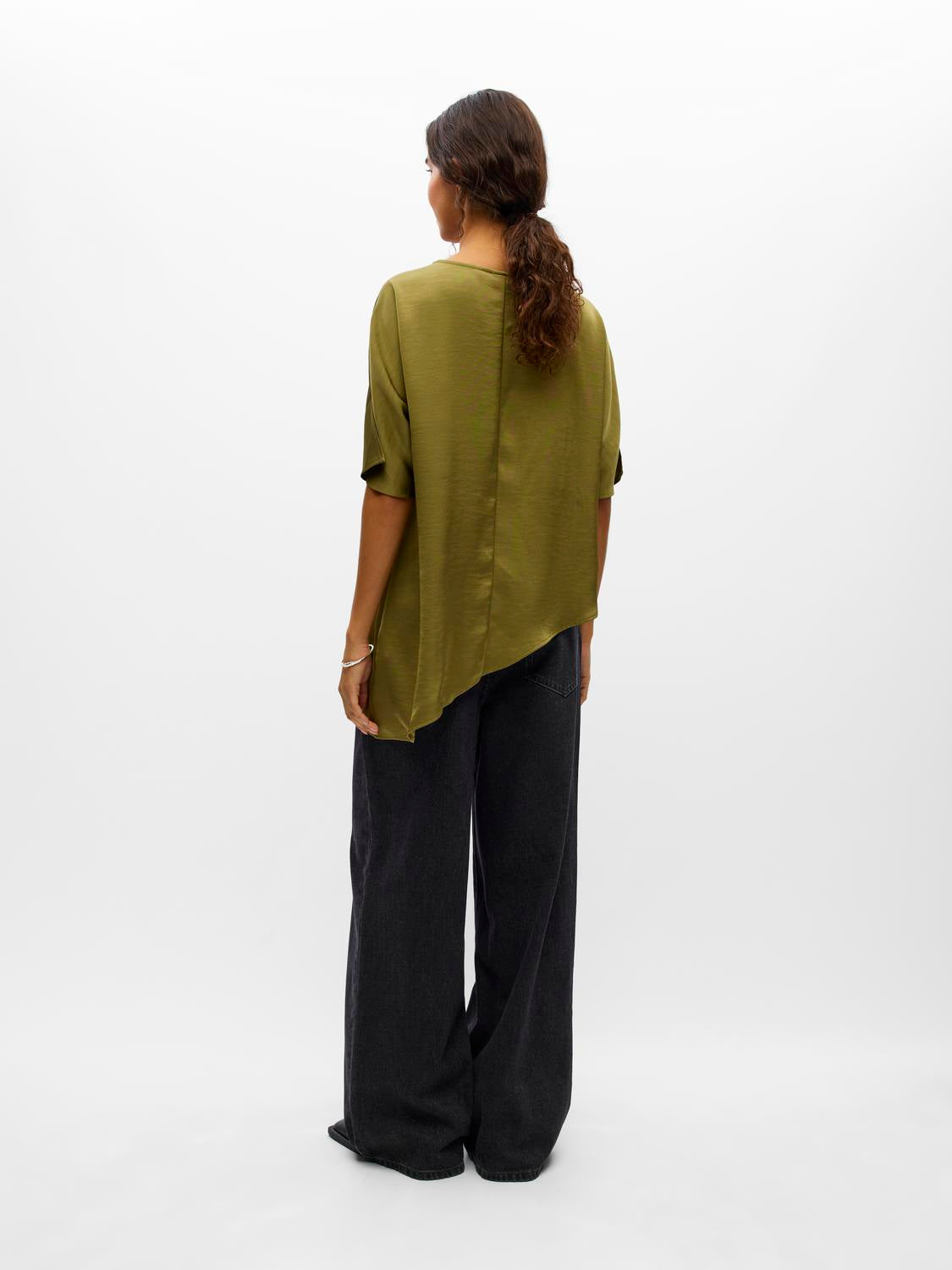 model_shot-back