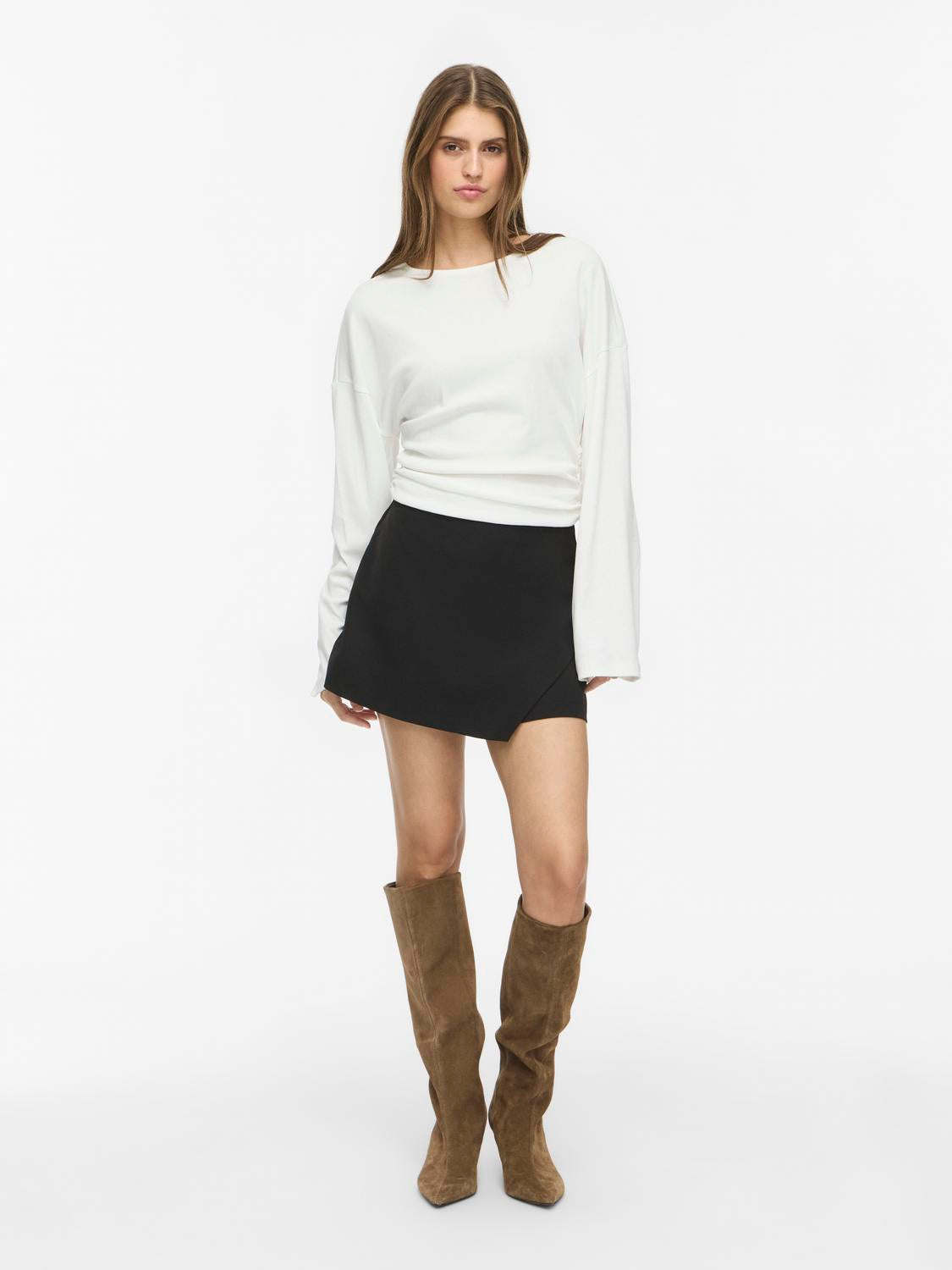 model_shot-front_full