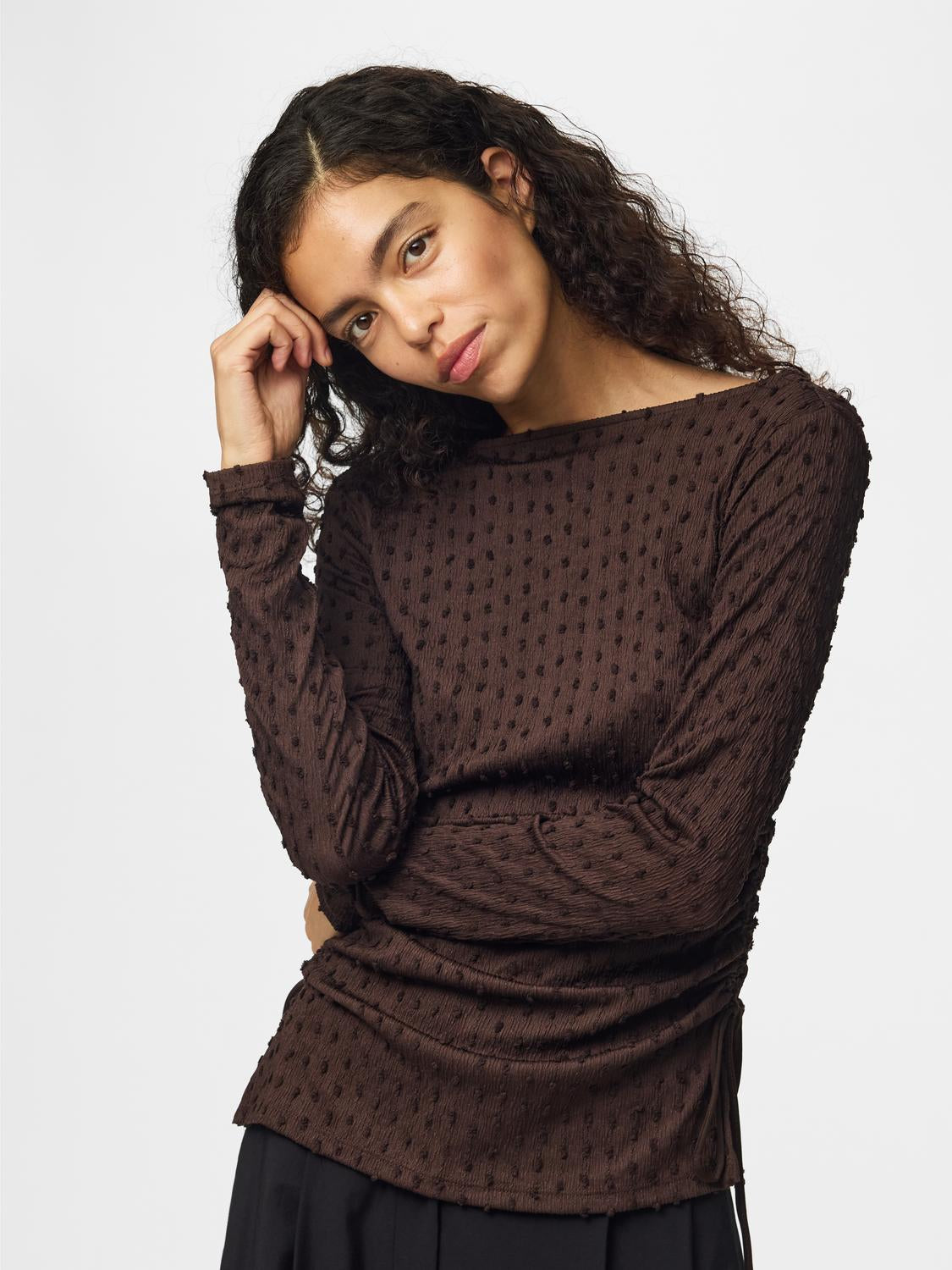 model_shot-creative