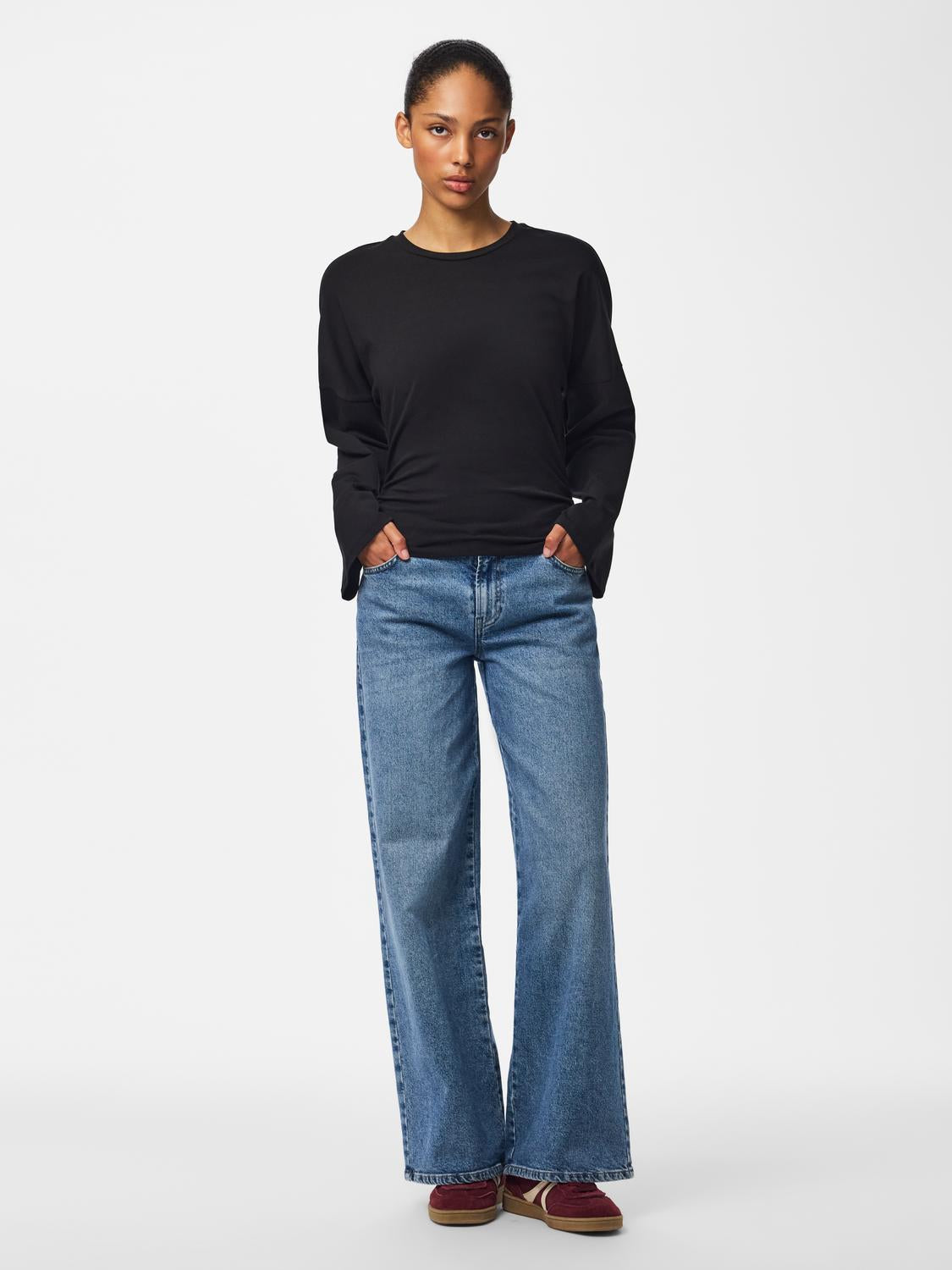 model_shot-front_full