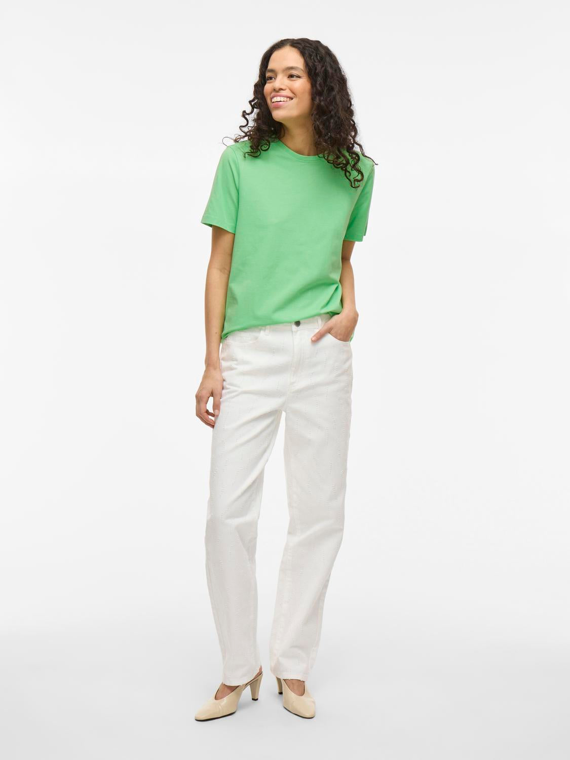 model_shot-front_full