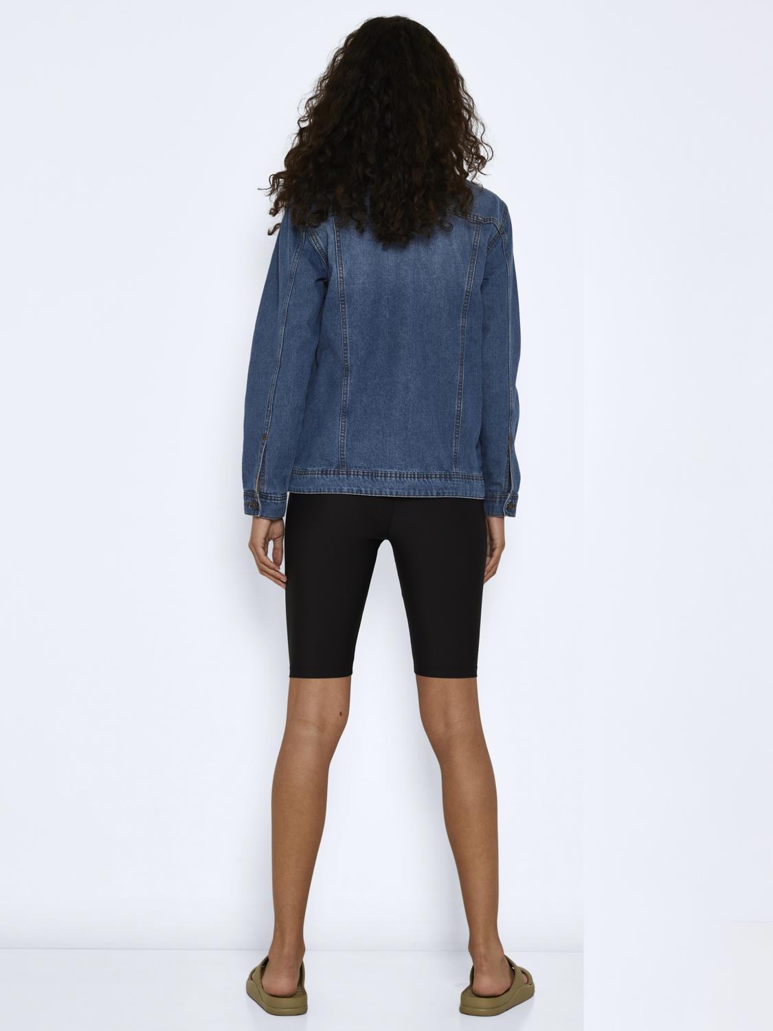 model_shot-front_full