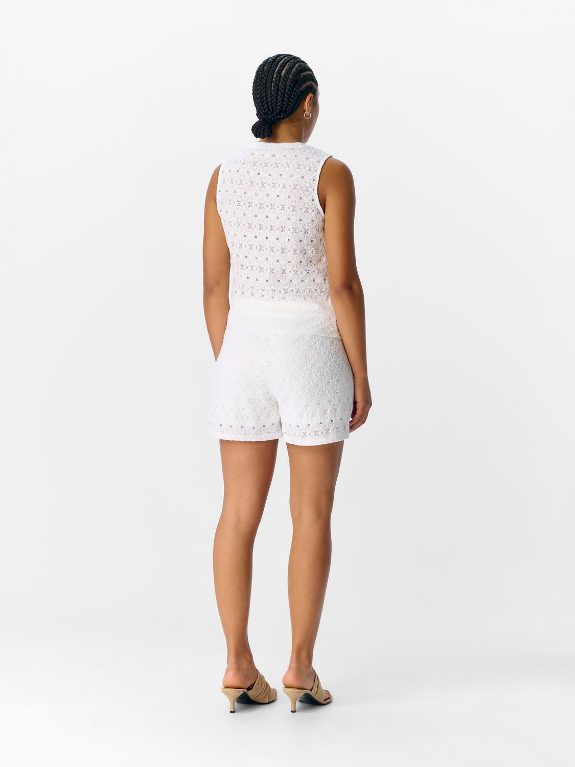 model_shot-back