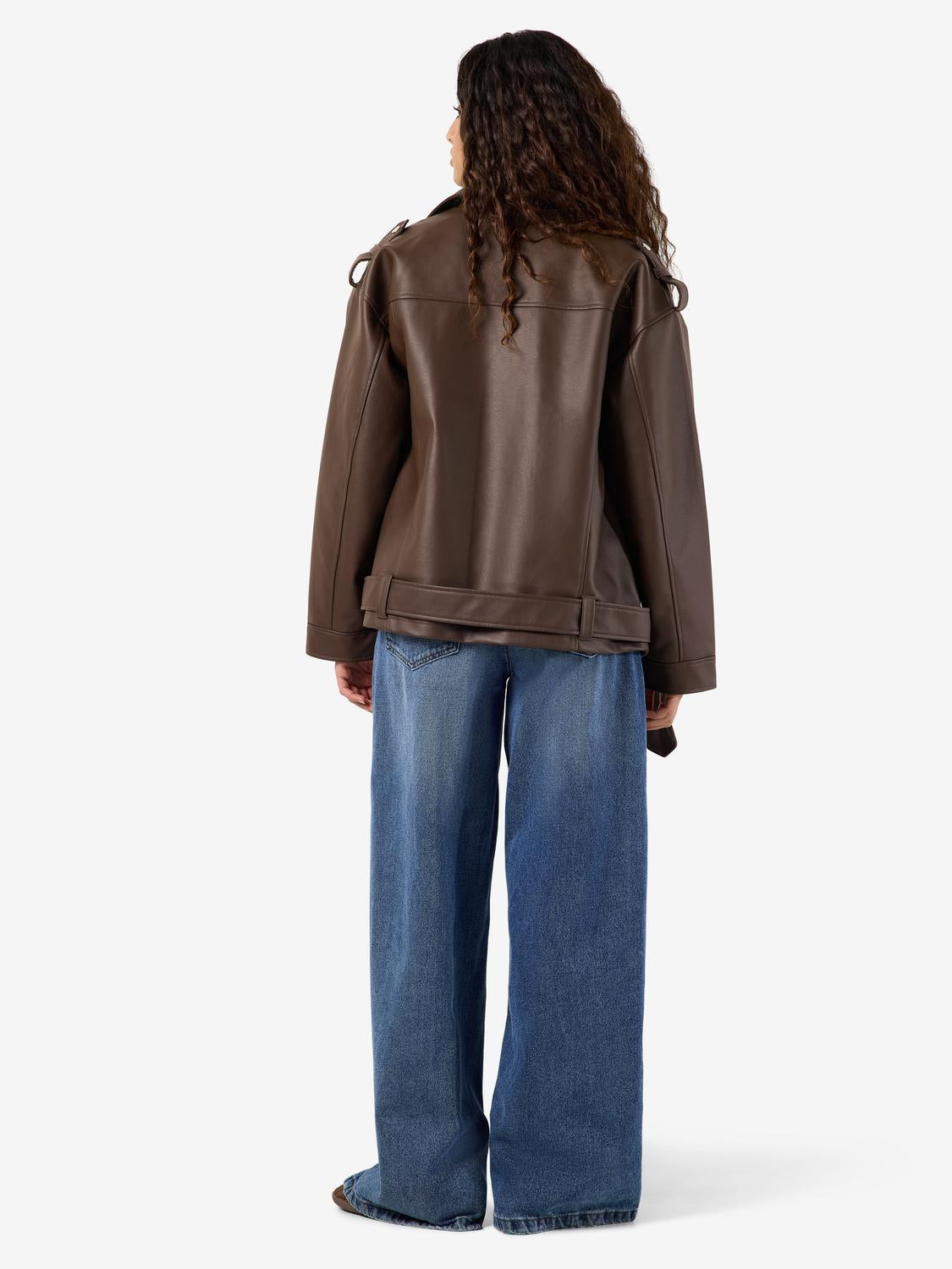 model_shot-front_full