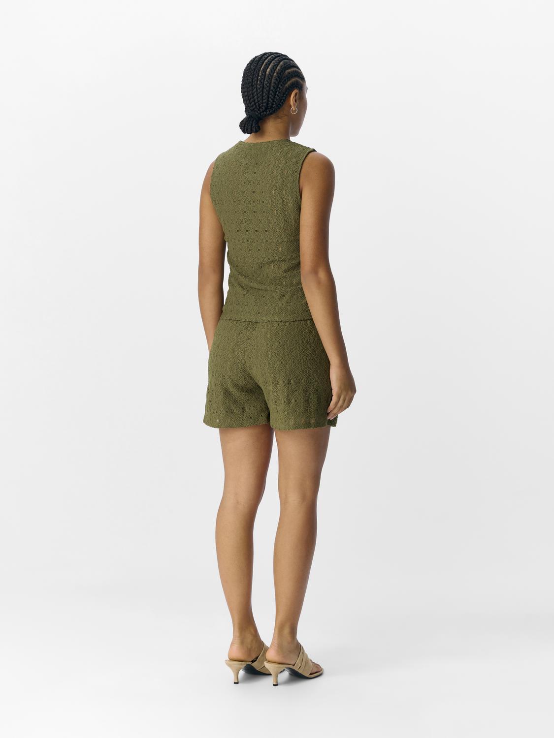 model_shot-back