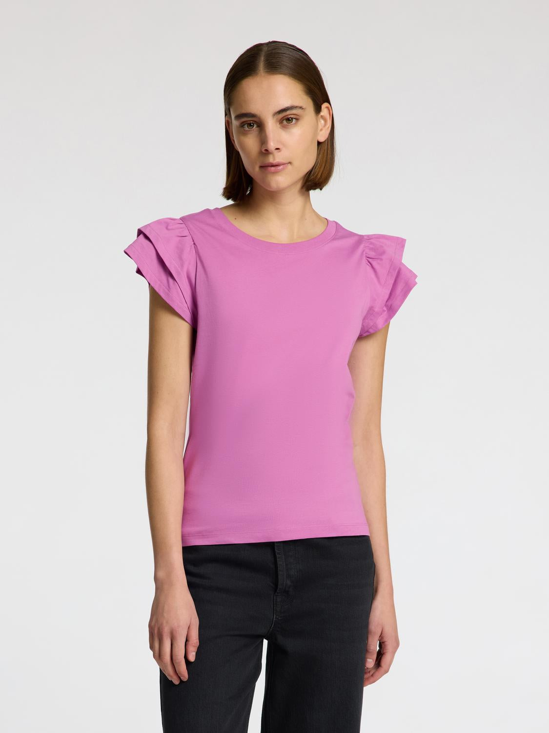 model_shot-front