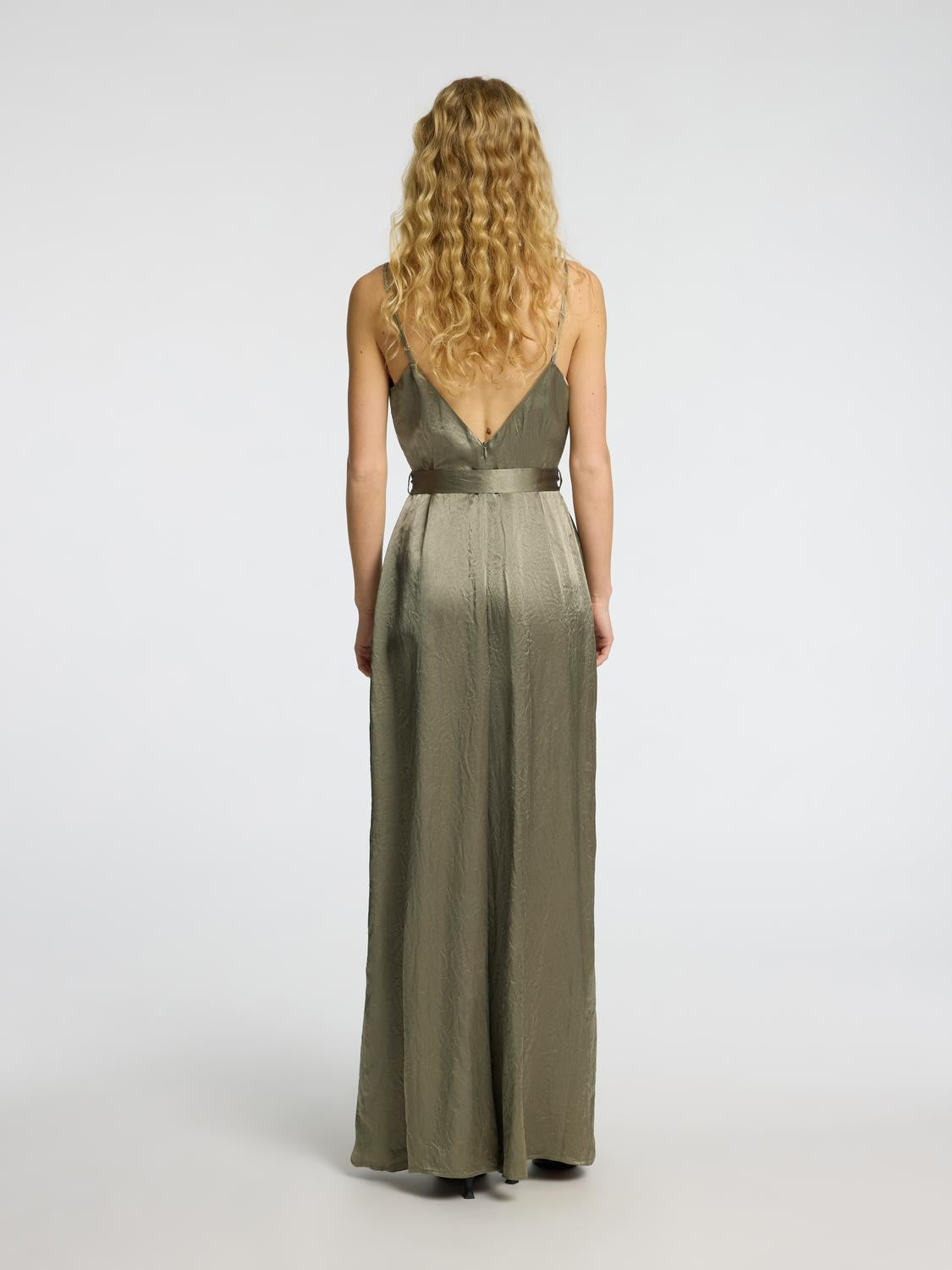 model_shot-back