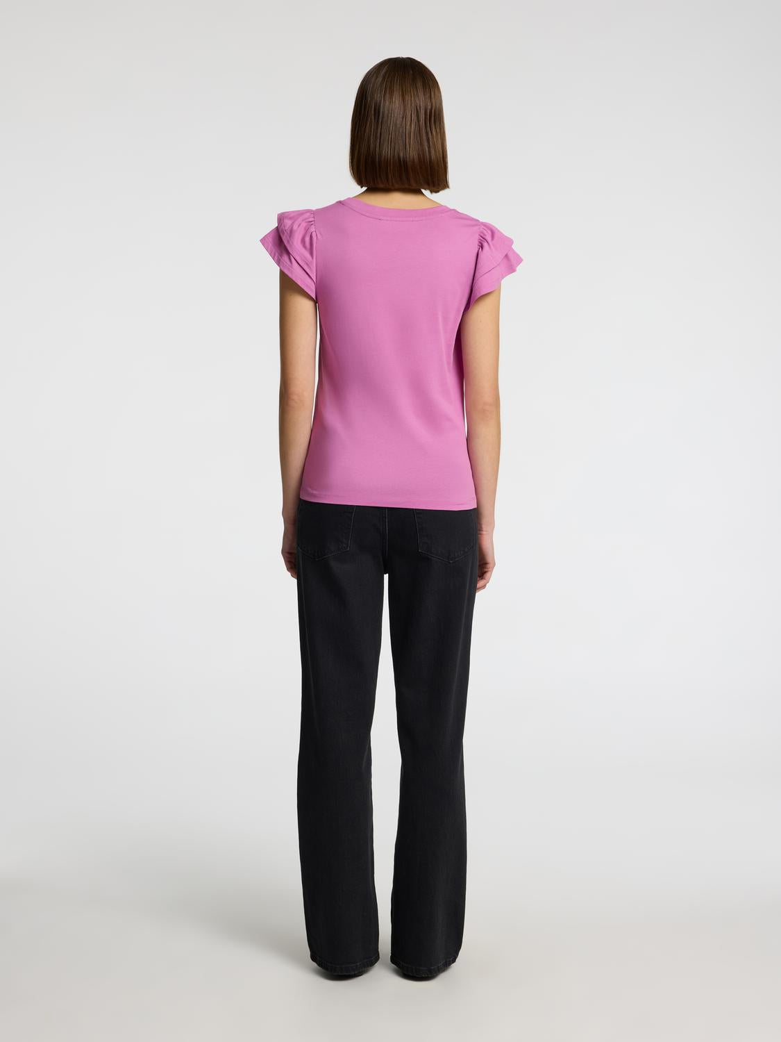 model_shot-back