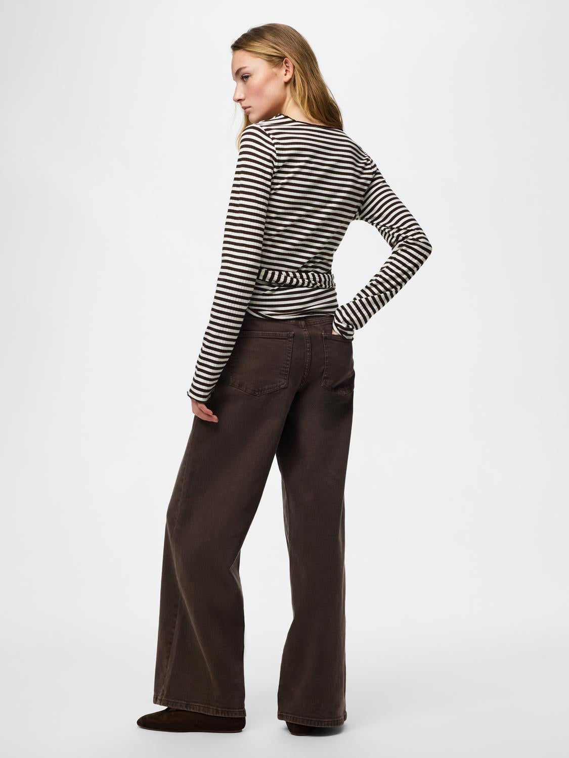 model_shot-back