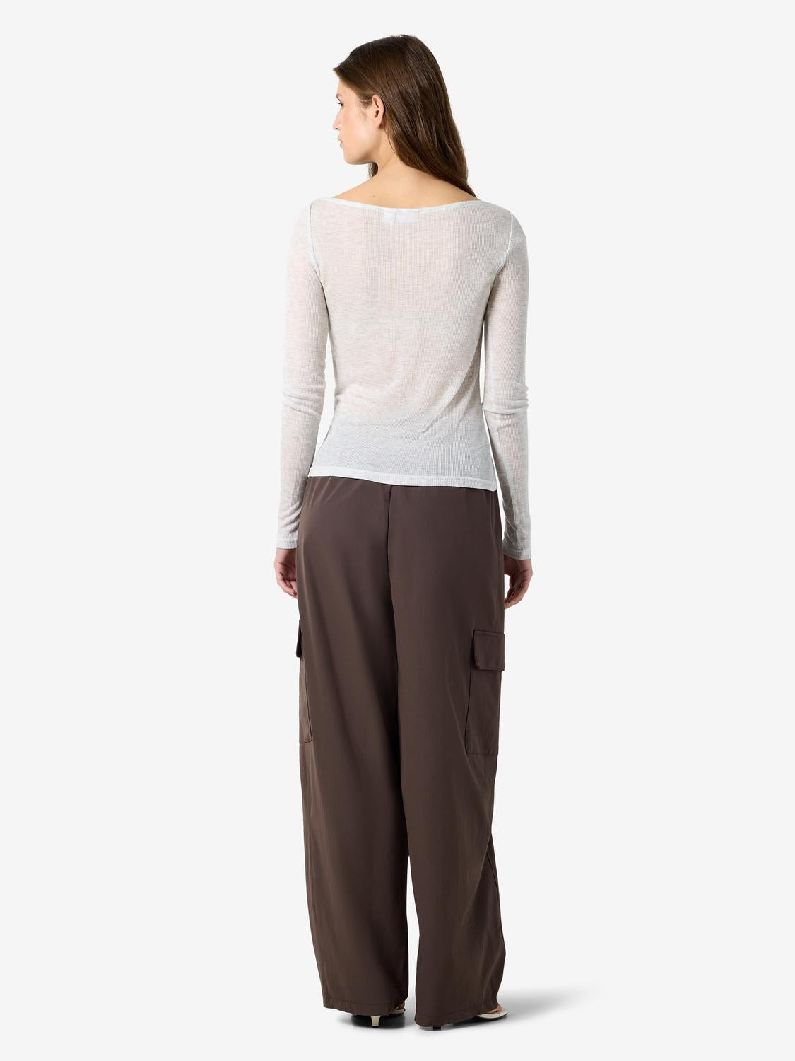 model_shot-front_full