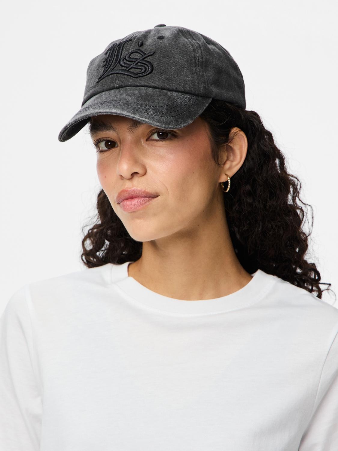 model_shot-front