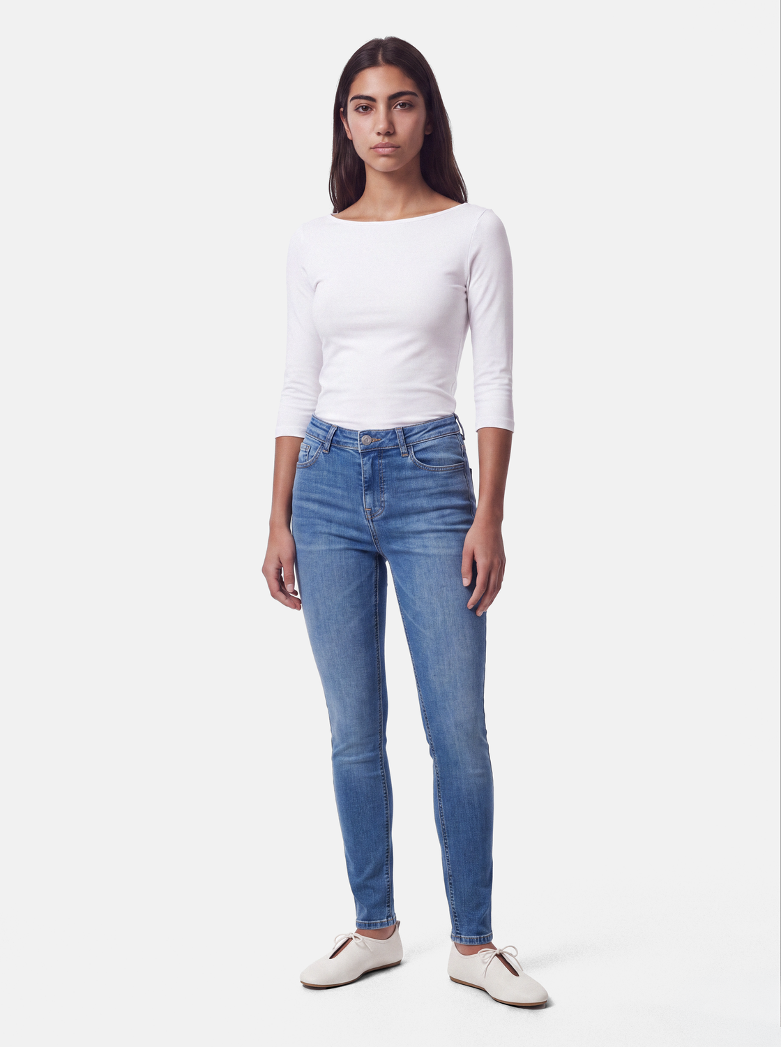 model_shot-front_full