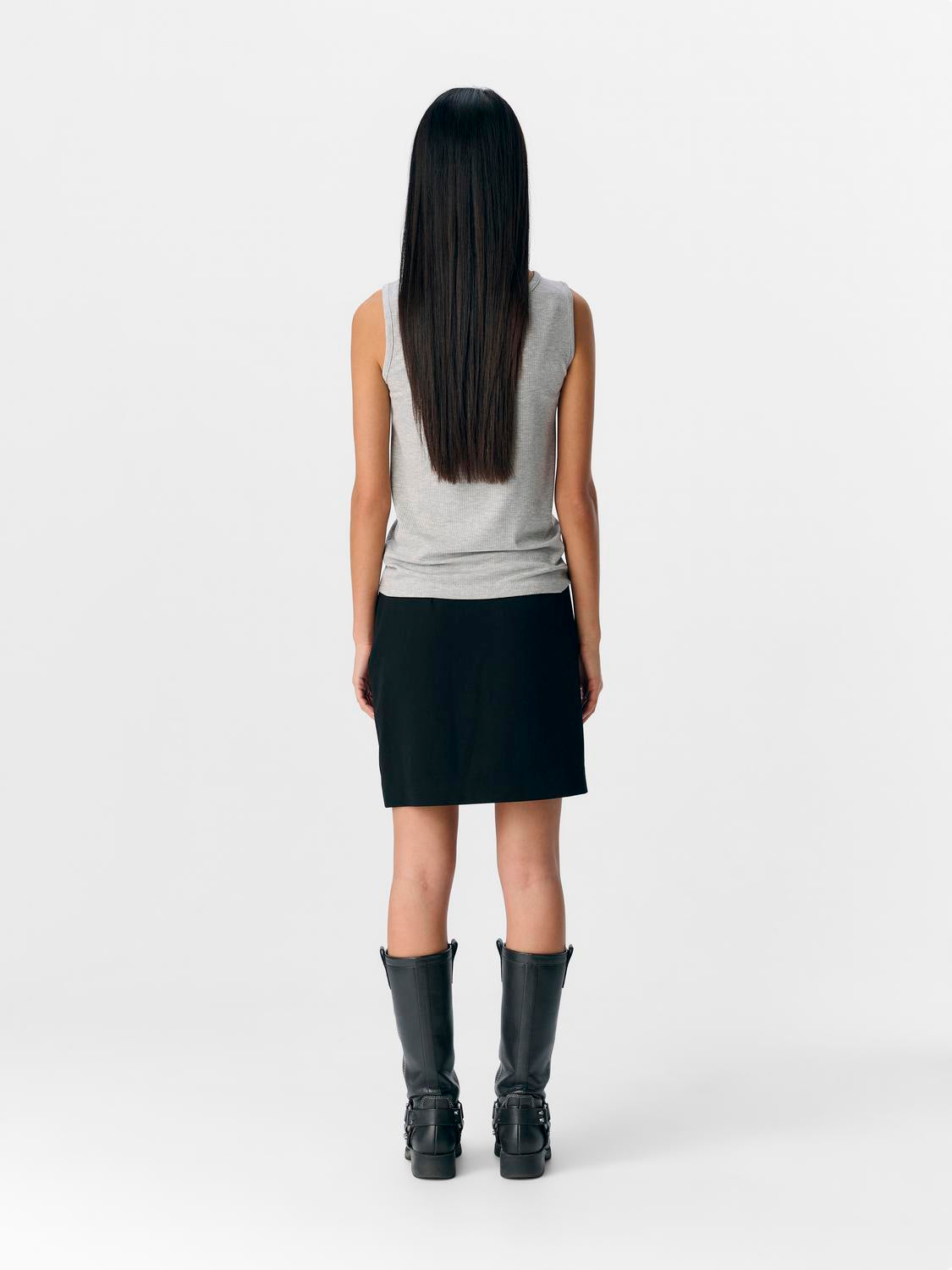 model_shot-back